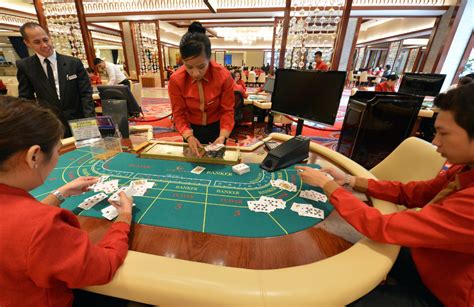 Chinese gambling workers in the Philippines .